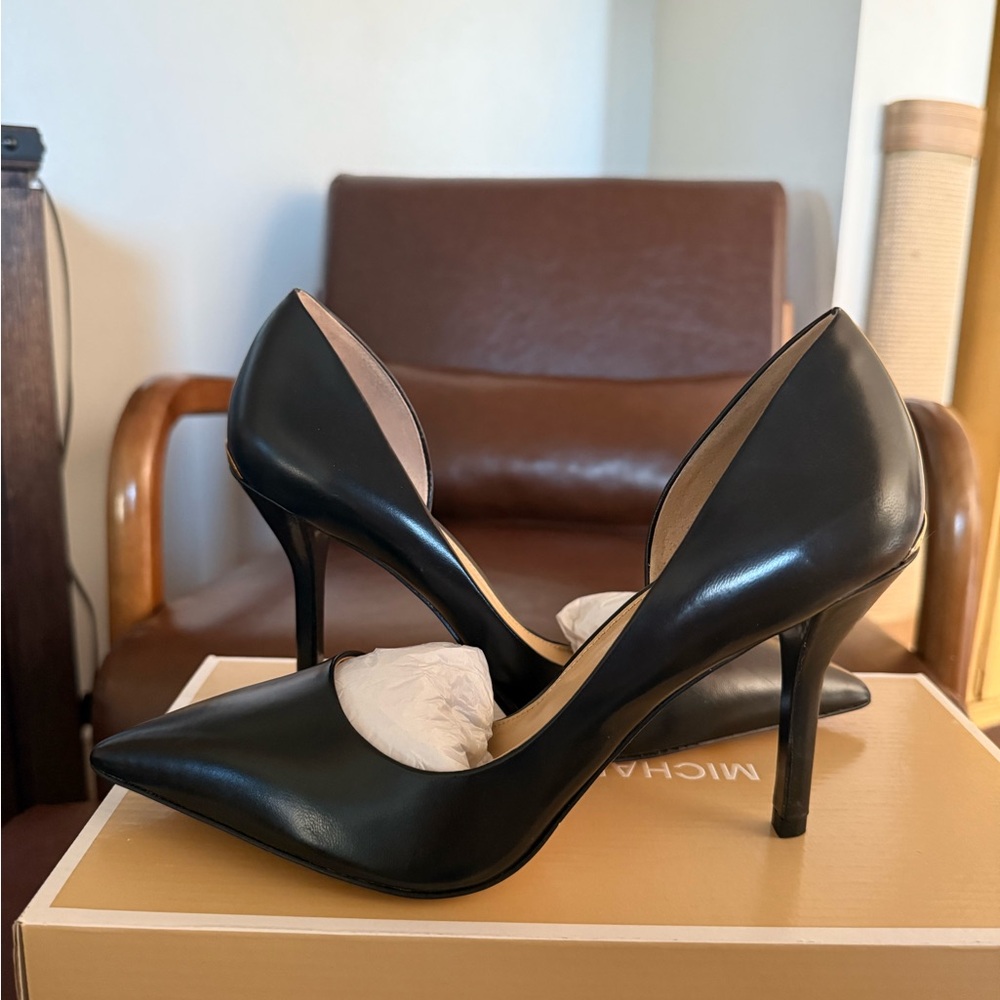 Michael Kors Black Julieta Pointed Toe Pump